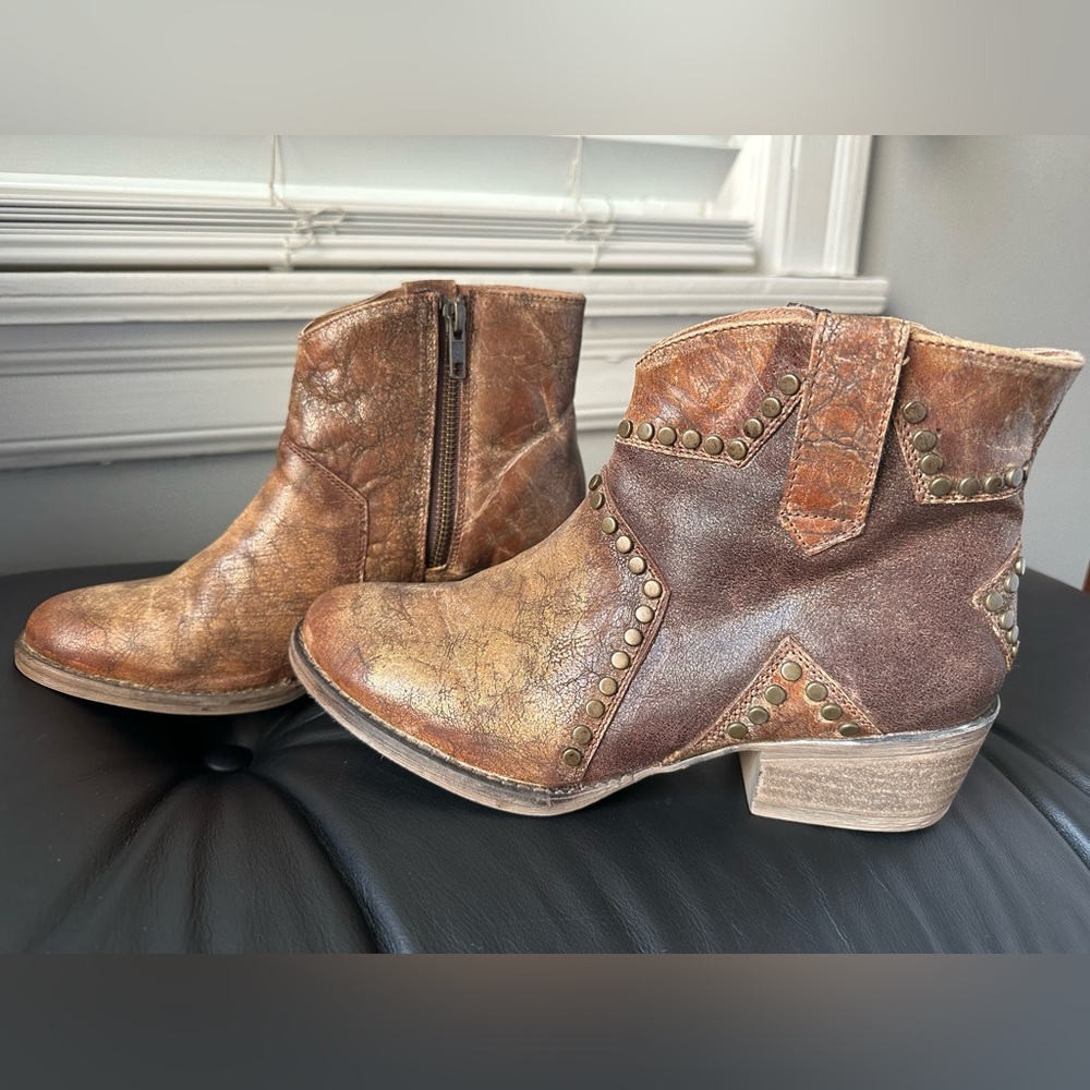 New Circle G by Corral Brown Distressed Studded Ankle Boots Size 8 Boho Western